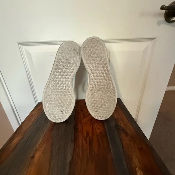 Women’s Adidas Size 8 White - Picture 3 of 3